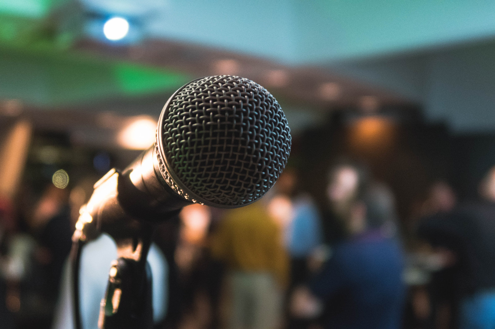 Microphone in shallow focus